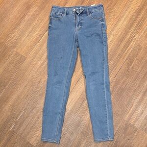 Old Navy Women's Light Blue Skinny Jeans (little staining)